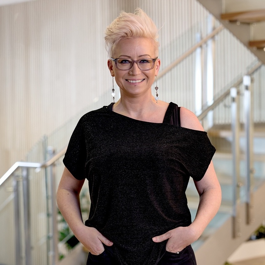 Dr. Sara Holland (Partner)